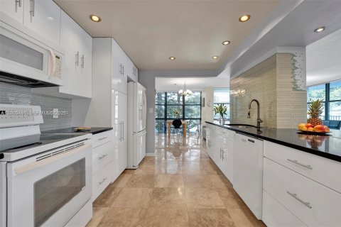 Copropriété à louer à Hallandale Beach, Floride: 2 chambres, 132.85 m2 № 2422037 - photo 6