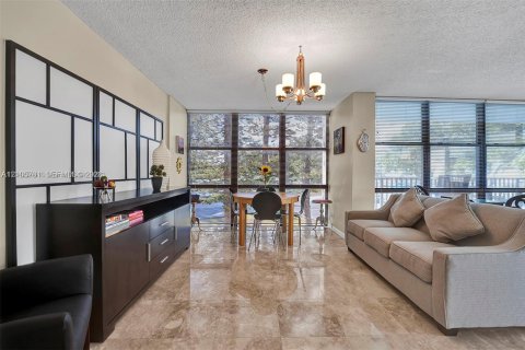 Copropriété à louer à Hallandale Beach, Floride: 2 chambres, 132.85 m2 № 2422037 - photo 11