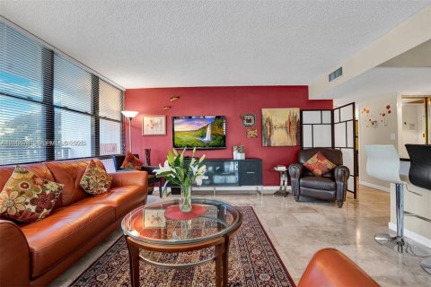 Copropriété à louer à Hallandale Beach, Floride: 2 chambres, 132.85 m2 № 2422037 - photo 15
