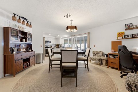 House in Bradenton, Florida 3 bedrooms, 138.98 sq.m. № 2236413 - photo 15