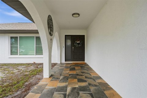 House in Bradenton, Florida 3 bedrooms, 138.98 sq.m. № 2236413 - photo 2