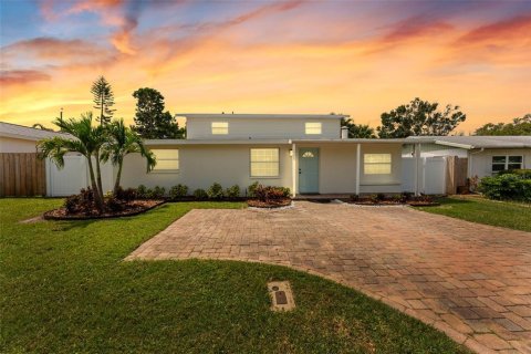 Casa en Largo, Florida 5 dormitorios, 246.38 m2 № 2325165