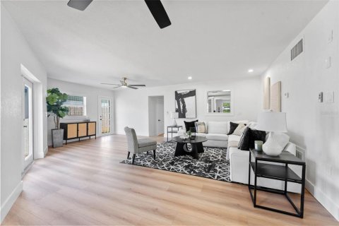Casa en venta en Largo, Florida, 5 dormitorios, 246.38 m2 № 2325165 - foto 21
