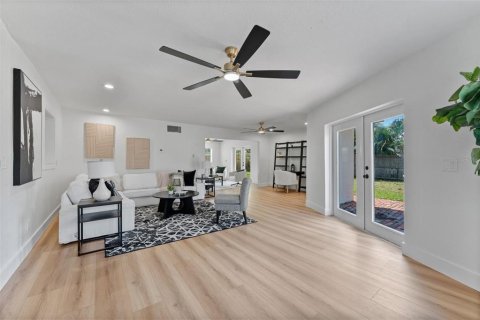 Casa en venta en Largo, Florida, 5 dormitorios, 246.38 m2 № 2325165 - foto 20
