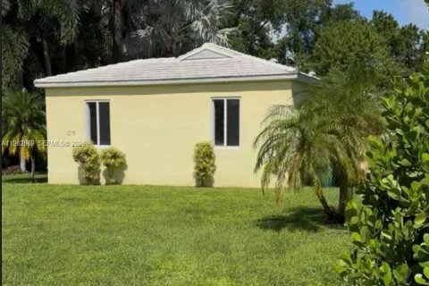 Коммерческая недвижимость в Бискейн-Парк, Флорида 151.06м2 № 2048140