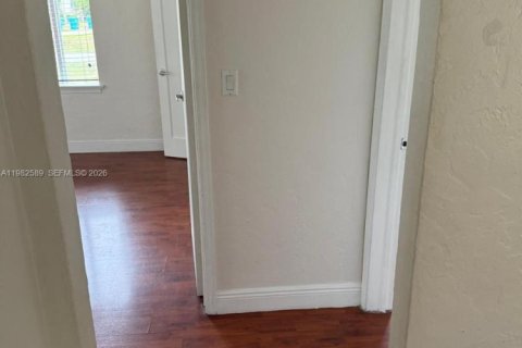 Купить коммерческую недвижимость в Бискейн-Парк, Флорида 151.06м2, № 2048140 - фото 19