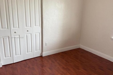 Купить коммерческую недвижимость в Бискейн-Парк, Флорида 151.06м2, № 2048140 - фото 17