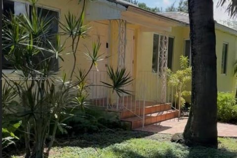 Купить коммерческую недвижимость в Бискейн-Парк, Флорида 151.06м2, № 2048140 - фото 6