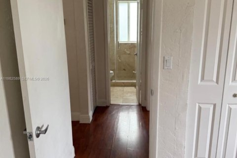 Купить коммерческую недвижимость в Бискейн-Парк, Флорида 151.06м2, № 2048140 - фото 16