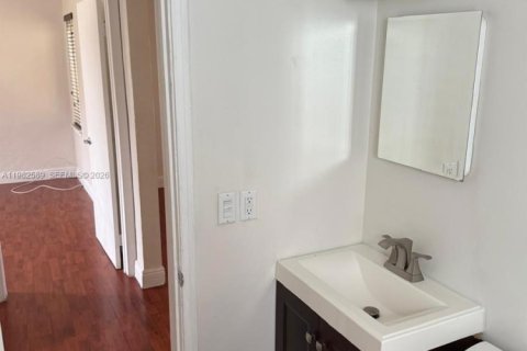 Купить коммерческую недвижимость в Бискейн-Парк, Флорида 151.06м2, № 2048140 - фото 14