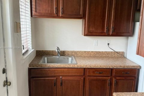 Купить коммерческую недвижимость в Бискейн-Парк, Флорида 151.06м2, № 2048140 - фото 22