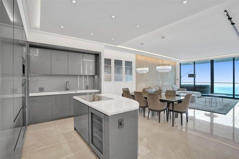 Condo in Sunny Isles Beach, Florida, 3 bedrooms  № 2067369