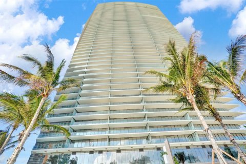 Condo in Sunny Isles Beach, Florida, 3 bedrooms  № 2067369 - photo 2