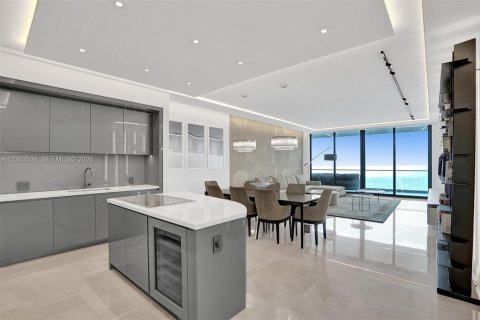 Condo in Sunny Isles Beach, Florida, 3 bedrooms  № 2067369 - photo 13