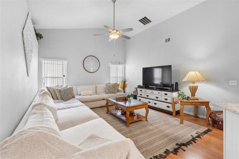 Villa ou maison à vendre à Orlando, Floride: 4 chambres, 240.34 m2 № 2339520 - photo 4
