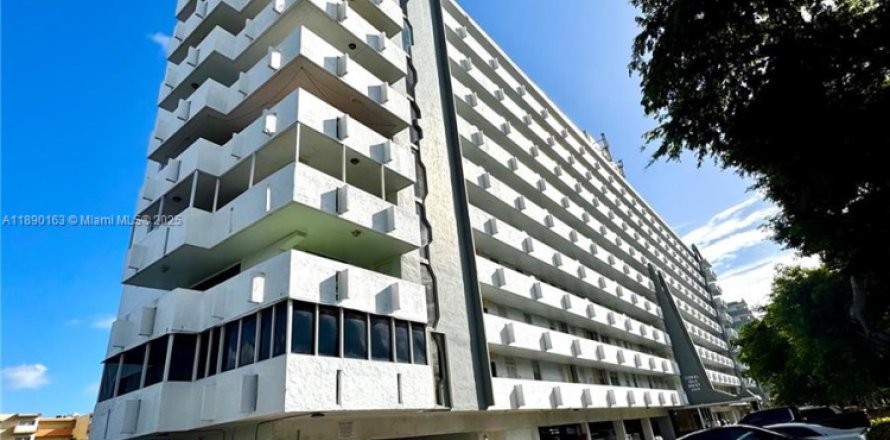 Condo in North Miami Beach, Florida, 1 bedroom  № 1946844