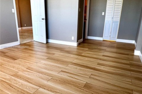 Condo in North Miami Beach, Florida, 1 bedroom  № 1946844 - photo 21