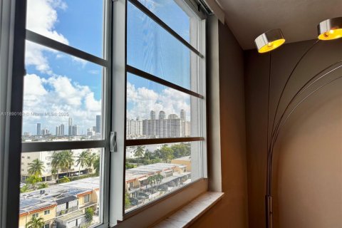 Condo in North Miami Beach, Florida, 1 bedroom  № 1946844 - photo 22