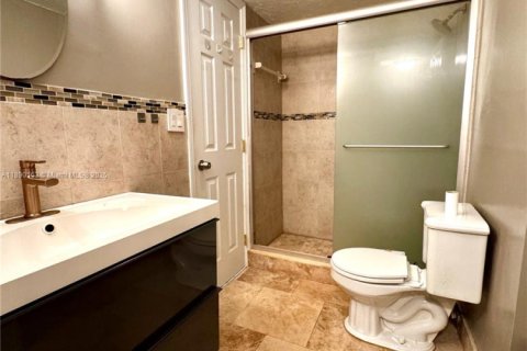 Condo in North Miami Beach, Florida, 1 bedroom  № 1946844 - photo 16