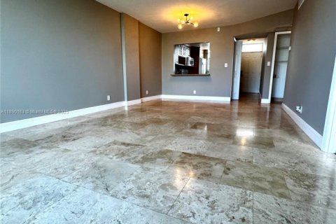 Condo in North Miami Beach, Florida, 1 bedroom  № 1946844 - photo 7