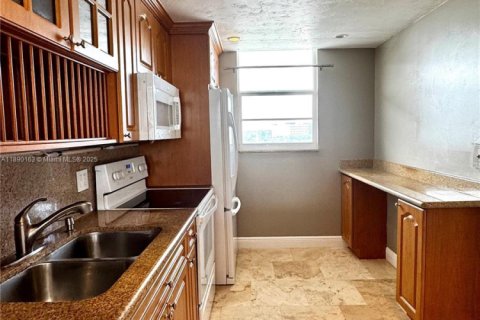 Condo in North Miami Beach, Florida, 1 bedroom  № 1946844 - photo 5