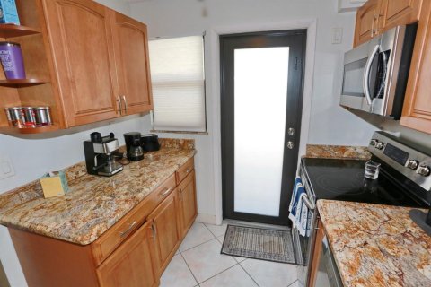 Купить кондоминиум в Помпано-Бич, Флорида 3 комнаты, 86.68м2, № 2083760 - фото 12