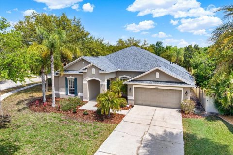 Casa en venta en Land O' Lakes, Florida, 5 dormitorios, 323.95 m2 № 2119731 - foto 2