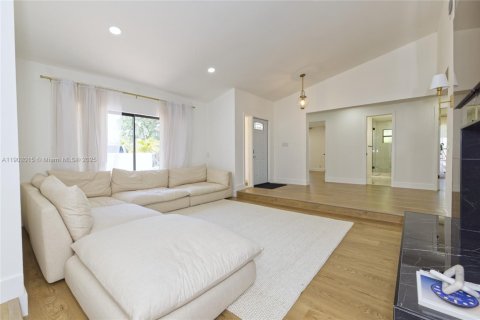 House in Coral Springs, Florida 4 bedrooms, 212.93 sq.m. № 1953517 - photo 11