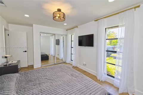 House in Coral Springs, Florida 4 bedrooms, 212.93 sq.m. № 1953517 - photo 24