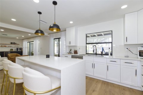 House in Coral Springs, Florida 4 bedrooms, 212.93 sq.m. № 1953517 - photo 13