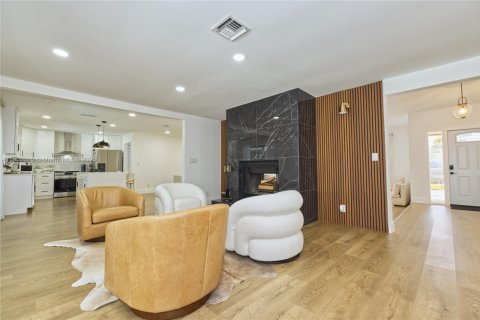 House in Coral Springs, Florida 4 bedrooms, 212.93 sq.m. № 1953517 - photo 8