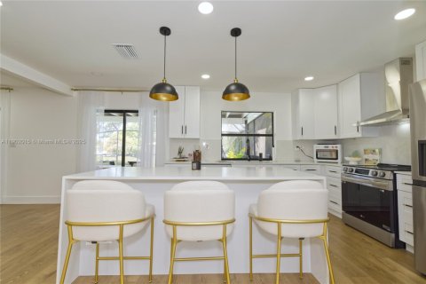 House in Coral Springs, Florida 4 bedrooms, 212.93 sq.m. № 1953517 - photo 5