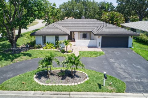 House in Coral Springs, Florida 4 bedrooms, 212.93 sq.m. № 1953517 - photo 1