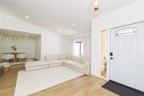 House in Coral Springs, Florida 4 bedrooms, 212.93 sq.m. № 1953517 - photo 10