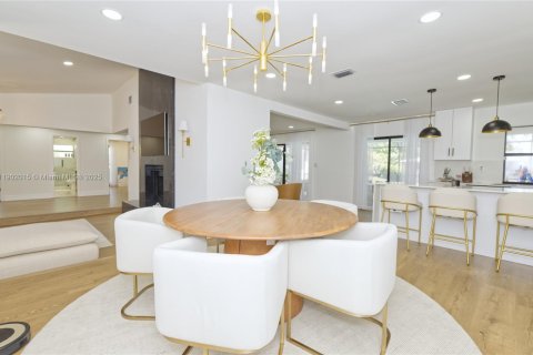 House in Coral Springs, Florida 4 bedrooms, 212.93 sq.m. № 1953517 - photo 7