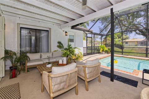 House in Coral Springs, Florida 4 bedrooms, 212.93 sq.m. № 1953517 - photo 25