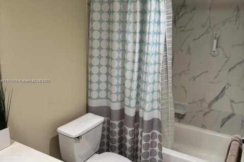 Condominio en venta en Sunny Isles Beach, Florida, 1 dormitorio, 93.37 m2 № 2012540 - foto 17