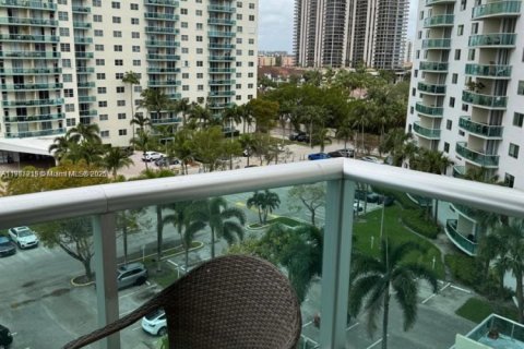 Condominio en venta en Sunny Isles Beach, Florida, 1 dormitorio, 93.37 m2 № 2012540 - foto 2