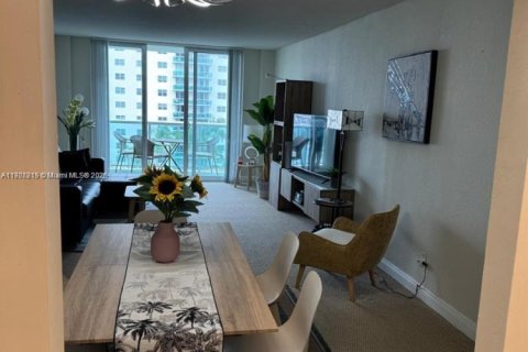 Condominio en venta en Sunny Isles Beach, Florida, 1 dormitorio, 93.37 m2 № 2012540 - foto 8