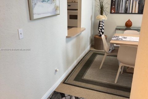 Condominio en venta en Sunny Isles Beach, Florida, 1 dormitorio, 93.37 m2 № 2012540 - foto 13