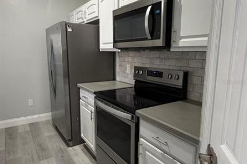 Condo in Orlando, Florida, 3 bedrooms № 2117594 - photo 6