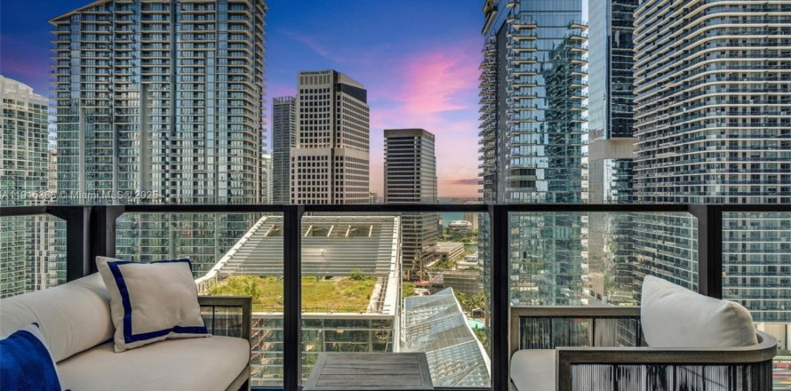 Кондоминиум с 1 спальней в Майами, Флорида № 1971765