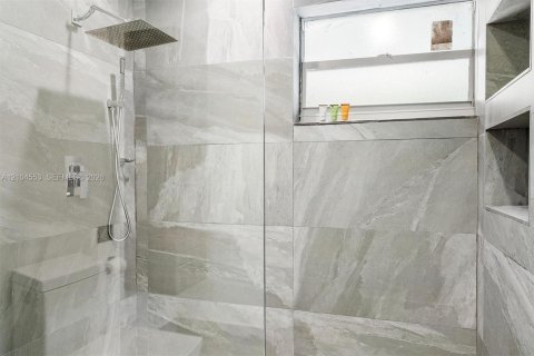Villa ou maison à vendre à Miami, Floride: 4 chambres, 153.29 m2 № 2412502 - photo 28