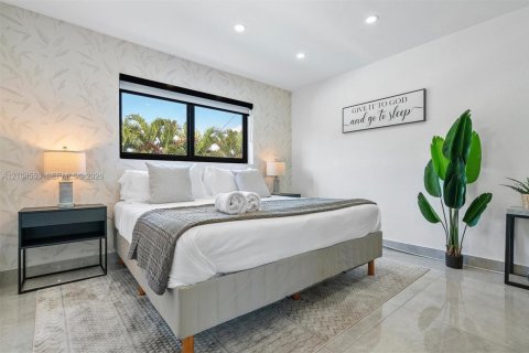 Villa ou maison à vendre à Miami, Floride: 4 chambres, 153.29 m2 № 2412502 - photo 19