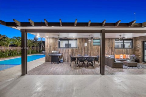 Villa ou maison à vendre à Miami, Floride: 4 chambres, 153.29 m2 № 2412502 - photo 14