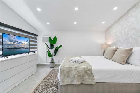 Villa ou maison à vendre à Miami, Floride: 4 chambres, 153.29 m2 № 2412502 - photo 30