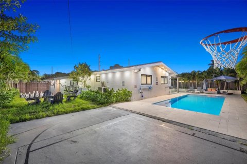 Villa ou maison à vendre à Miami, Floride: 4 chambres, 153.29 m2 № 2412502 - photo 9