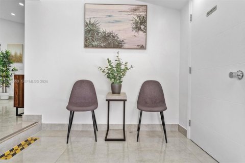 Villa ou maison à vendre à Miami, Floride: 4 chambres, 153.29 m2 № 2412502 - photo 18