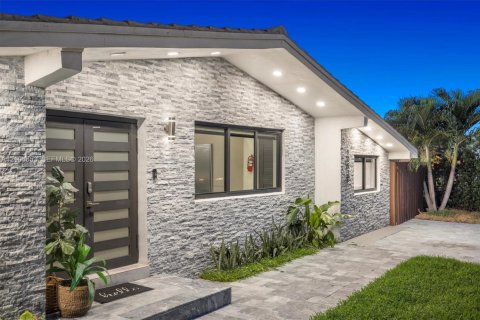 Villa ou maison à vendre à Miami, Floride: 4 chambres, 153.29 m2 № 2412502 - photo 5