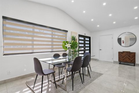 Villa ou maison à vendre à Miami, Floride: 4 chambres, 153.29 m2 № 2412502 - photo 16